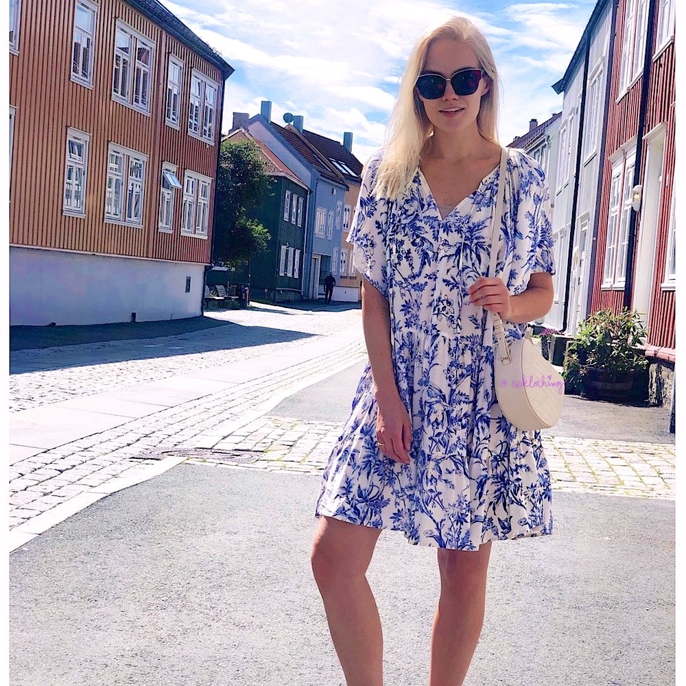 Boho Floral Blue/White Short-sleeved H&M DRESS -NWT flowy